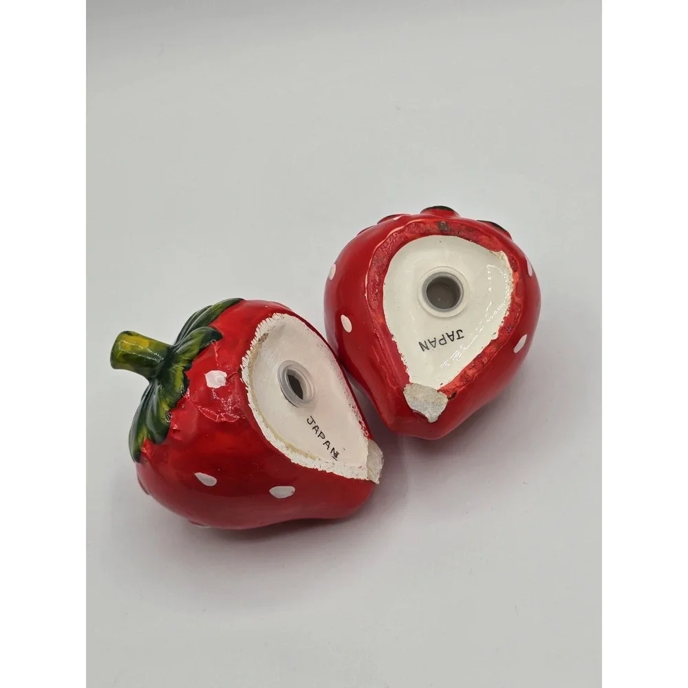Vintage Ceramic Strawberry Salt and Pepper Shakers Made in Japan Cottage Core 3